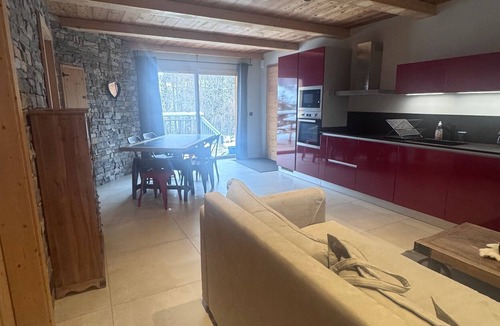 Les Villards-sur-Thones Apartment | Apartment Alice in Chalet with Mountain View and Shared Terrace