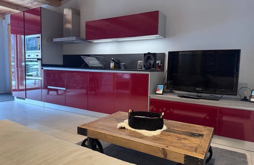 Les Villards-sur-Thones Apartment | Apartment Alice in Chalet with Mountain View and Shared Terrace