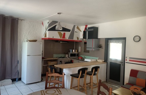 Montesquieu-des-Alberes Apartment | Apartment with garden in a farmhouse