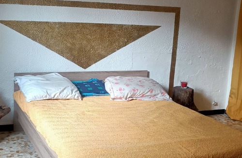 Montesquieu-des-Alberes Apartment | Apartment with garden in a farmhouse