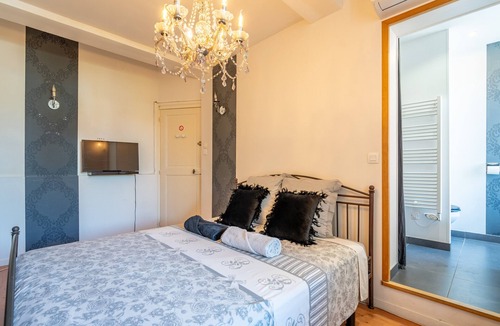 Villeneuve-les-Montreal Bed & Breakfast | Apartment 'Baroque' with Balcony, Wi-Fi and Air Conditioning - Villeneuve-lès-Montréal