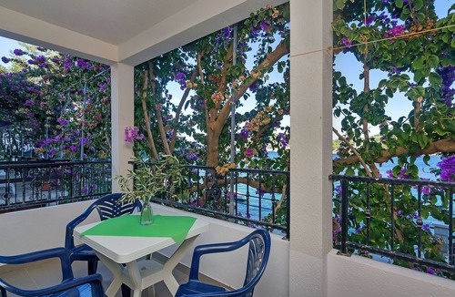 Pokrivenik Apartment | Apartment and Rooms Nikola (38301-A13) - Zastrazisce - island Hvar