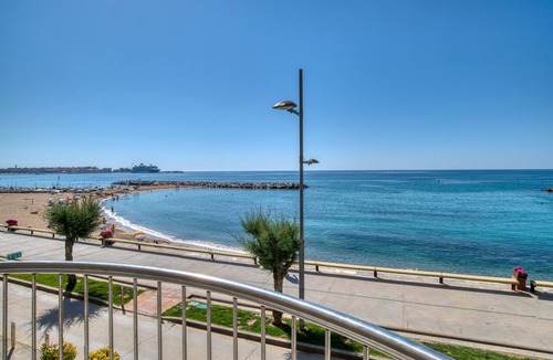 Sant Antoni de Calonge Apartment | Apartment on the First Line of the Beach with Sea View & Terrace