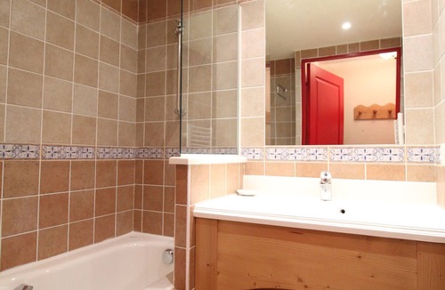 Val Cenis Apartment | Apartment 6 people skiing with balcony and parking