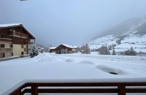 Val Cenis Apartment | Apartment for 6, slopeside with WiFi and parking
