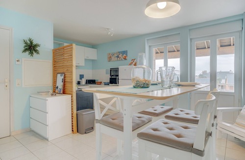 Saint-Benoit-des-Ondes Apartment | Apartment 'Côte D'emeraude' with Private Terrace, Private Garden and Wi-Fi