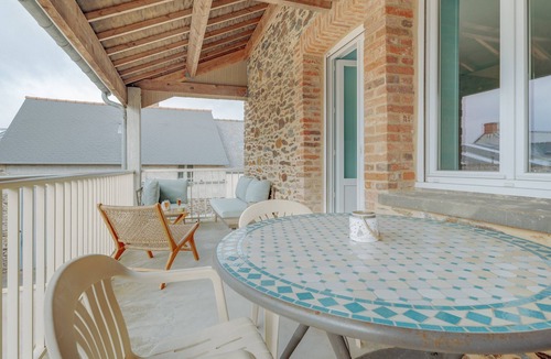 Saint-Benoit-des-Ondes Apartment | Apartment 'Côte D'emeraude' with Private Terrace, Private Garden and Wi-Fi