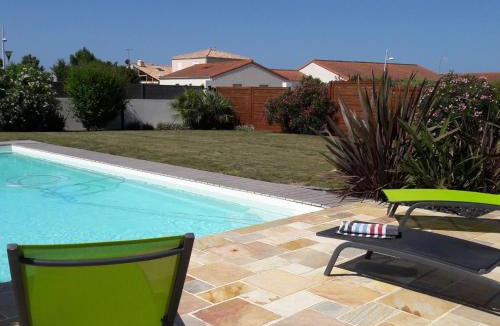 Saint-Gilles-Croix-de-Vie Apartment | Apartment Les Epinettes by Interhome