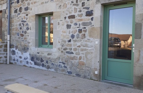 Saint-Julien-Chapteuil Apartment | Apartment "soleil" terrace private parking