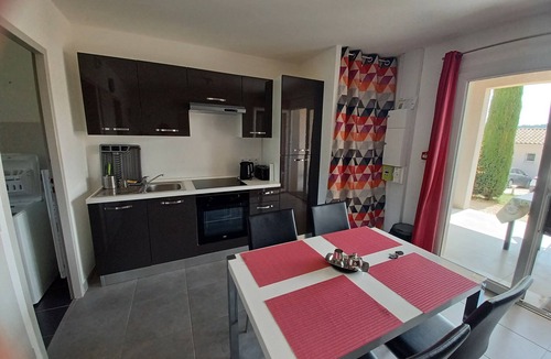 Saint-Martin-d'Ardeche Cottage | Apartment “Résidence Château Saint Martin” with Balcony, Wi-Fi, and Air Conditioning