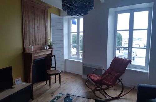 Saint-Vaast-la-Hougue Apartment | apartment on the port
