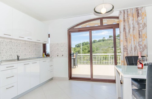 Stomorska Apartment | Apartments Drazen (59221-A5) - Stomorska - island Solta