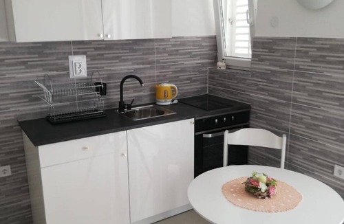 Stomorska Apartment | Apartments Zlatko Slobodan (10176-A2) - Stomorska - island Solta