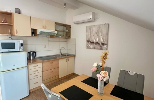 Stomorska Apartment | Apartments Daira (102041-A3) - Stomorska - island Solta