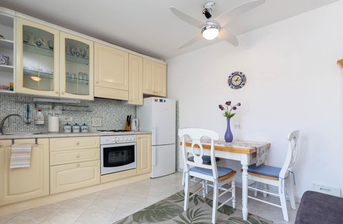 Stomorska Apartment | Apartments Sonja (10515-A1) - Stomorska - island Solta