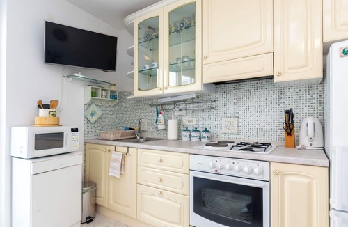 Stomorska Apartment | Apartments Sonja (10515-A1) - Stomorska - island Solta