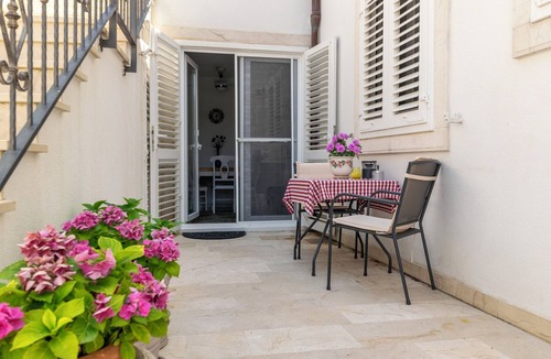 Stomorska Apartment | Apartments Sonja (10515-A1) - Stomorska - island Solta