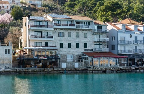 Stomorska Apartment | Apartments Seafront Paradise (122461-A2) - Stomorska - island Solta