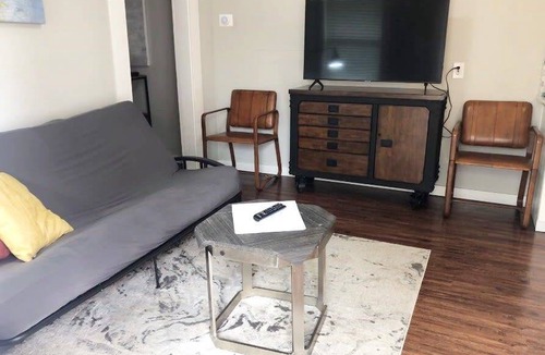Mahncke Park Apartment | Apartment ∙ 1 bedroom ∙ 4 guests
