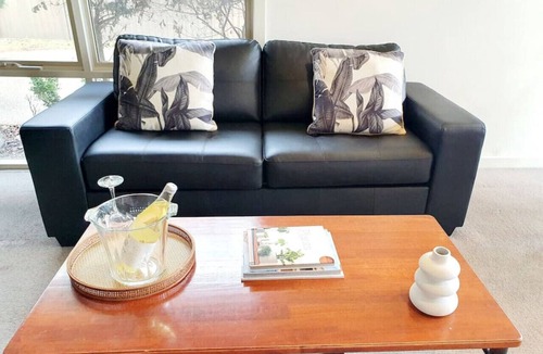 Shepparton South Apartment | Apartment 1 · Central Shepparton Spa Apartment