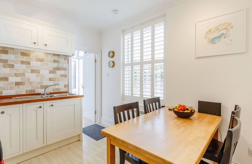 Carbis Bay Apartment | APARTMENT 1 LLEWELLAN, pet friendly, with a garden in St Ives