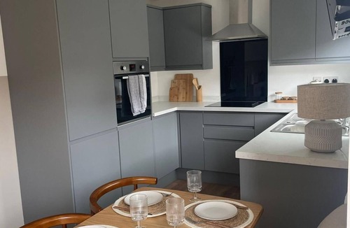 Leek Apartment | Apartment 1 Peak Willow Apartments