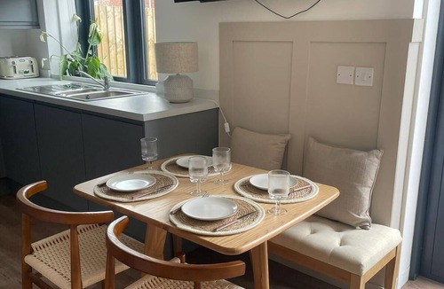 Leek Apartment | Apartment 1 Peak Willow Apartments