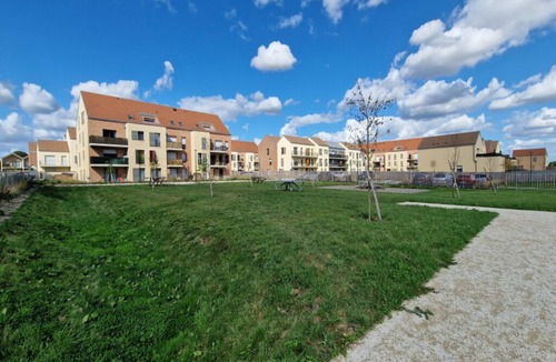Marly-la-Ville Apartment | Apartment 10 minutes from CDG Airport in a gated community, pets allowed.
