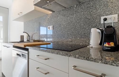 Torredembarra Apartment | Apartment 100m beach and train with free parking