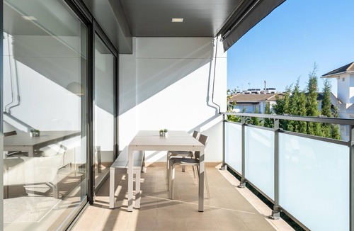 Torredembarra Apartment | Apartment 100m beach and train with free parking