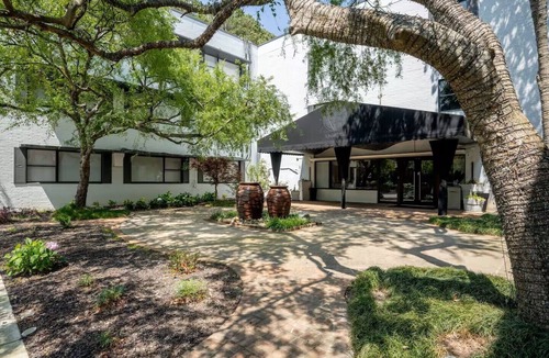 Lenox Apartment | Apartment 102