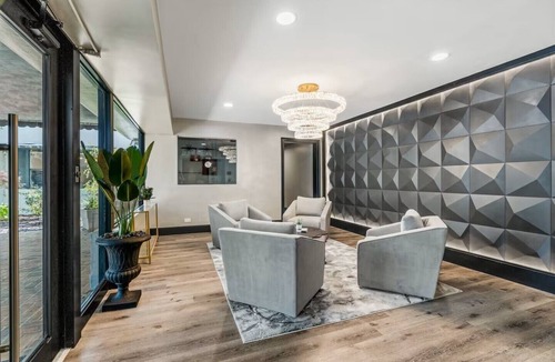 Lenox Apartment | Apartment 102