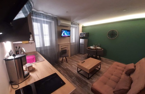 Bourg-Saint-Andeol Apartment | Apartment '107 - Cosy T2' with Wi-Fi and Air Conditioning