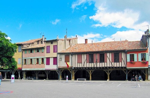 Mirepoix Apartment | Apartment 15 meters from the city center of Medieval Mirepoix .Sleeps 4