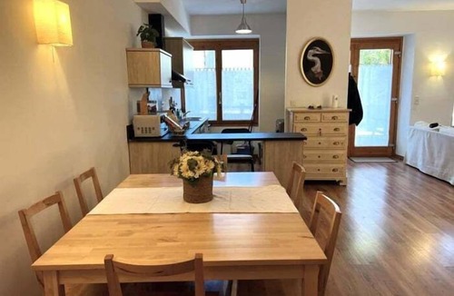 Err Apartment | Apartment 2 Bed Fireplace, Wi-Fi & Pet-Friendly