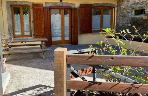 Err Apartment | Apartment 2 Bed Fireplace, Wi-Fi & Pet-Friendly