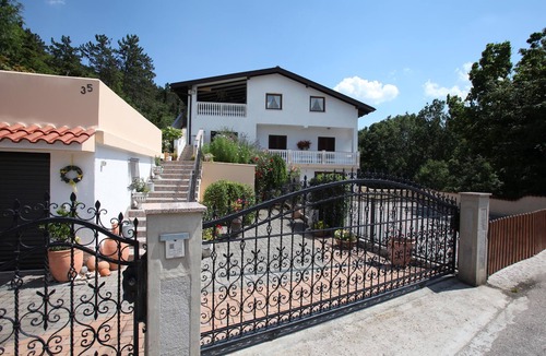 Sarsoni Apartment | Apartment 2, vacation apartment near Opatija/Rijeka from private owner, in Viskovo, in a quiet location