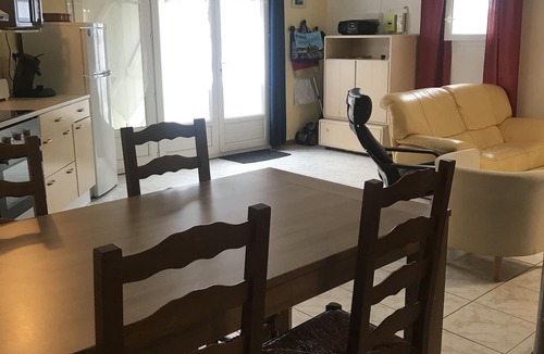 Gruissan Apartment | Apartment 200 m from the village