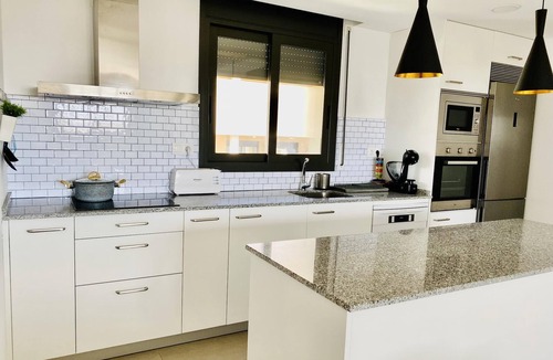 Torredembarra Apartment | Apartment 200m beach and station only 45min BCN
