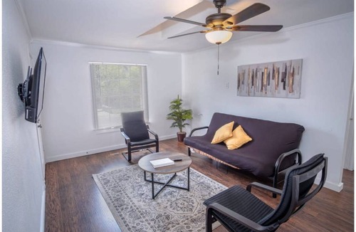 Midtown Apartment | Apartment ∙ 3 bedrooms ∙ 10 guests
