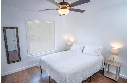 Midtown Apartment | Apartment ∙ 3 bedrooms ∙ 10 guests