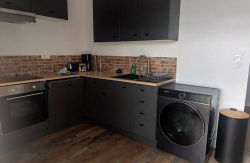 Le Polygone Apartment | Apartment '3 Bedroom Near The Palais' with Mountain View, Wi-Fi and Air Conditioning
