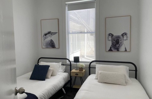 Lithgow Apartment | Apartment 3, Cosy 3 Bedder