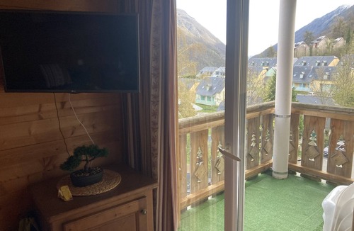 Cauterets Apartment | Apartment 4/6 persons 38m2, mountain view heated swimming pool;500 m downtown