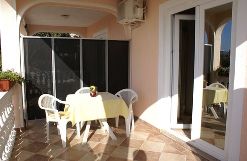Krk Apartment | Apartment 400 m from the nearest beach - air conditioning & satellite TV