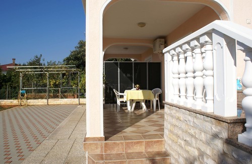 Krk Apartment | Apartment 400 m from the nearest beach - air conditioning & satellite TV