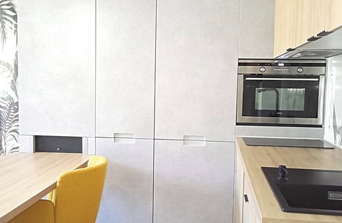 Lamalou-les-Bains Apartment | Apartment 5 minutes from spa, air-conditioned, pets welcome.