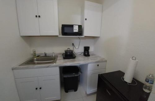 Westgate Apartment | Apartment 5 minutes from PBI Airport!