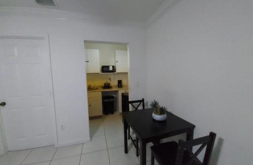 Westgate Apartment | Apartment 5 minutes from PBI Airport!