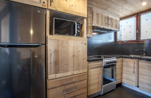 La Clusaz Apartment | Apartment 6-8 pax, ski-in/ski-out, stove, garage